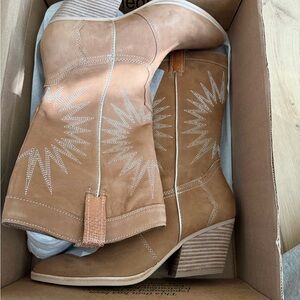 NWT Dolce Vita Lawson size 8